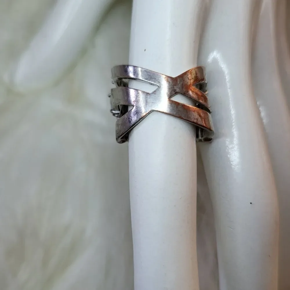 Silver Rhinestone Cocktail Ring Size 8 - Picture 4 of 4